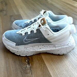 nike men’s shoes, size 9.5 US. grey and white, with foam speckled bottom